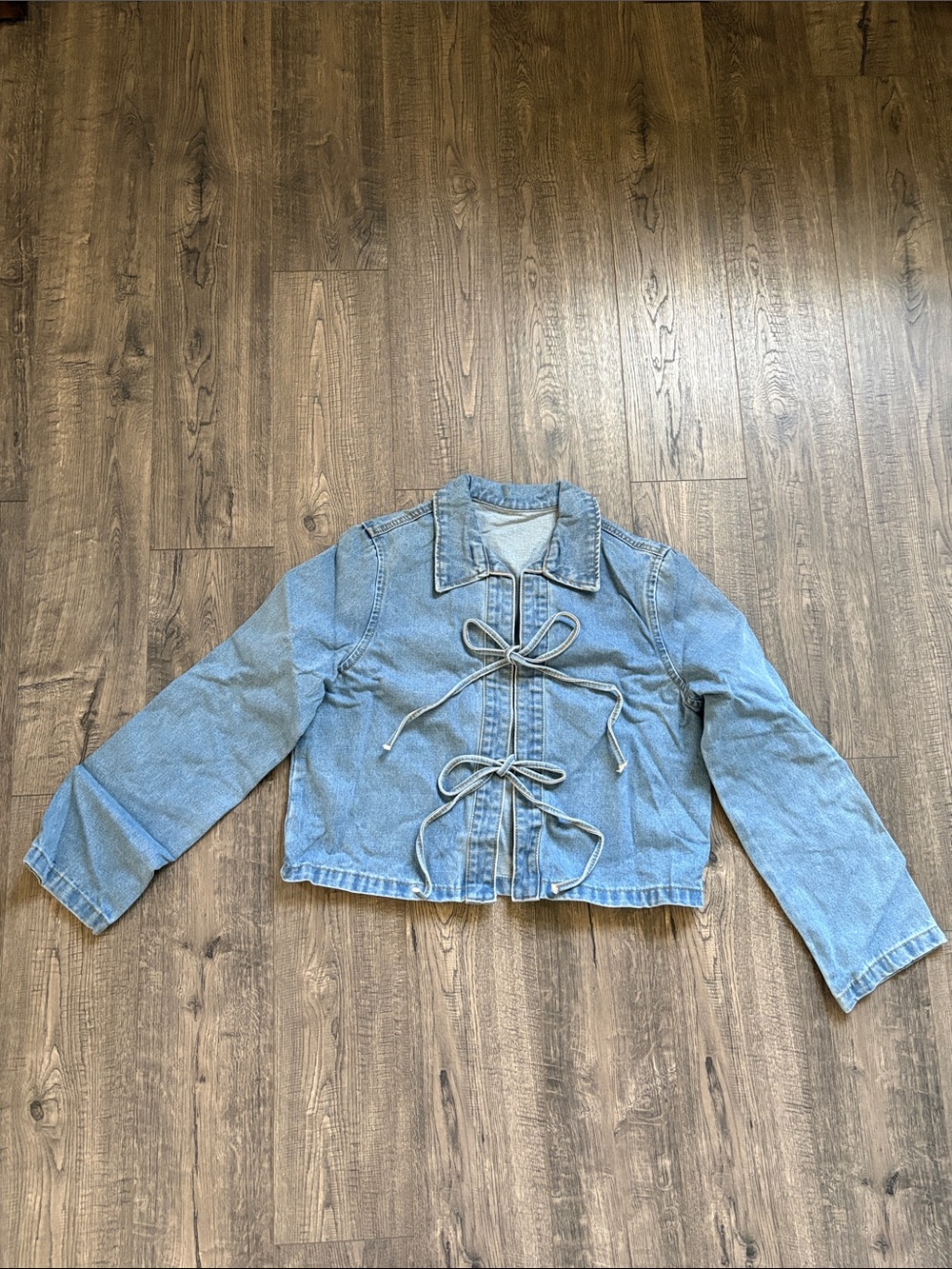Women’s Denim Jacket w Cute Bows.